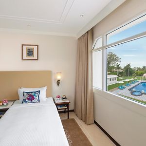 Deluxe Room Pool View Twin Bed